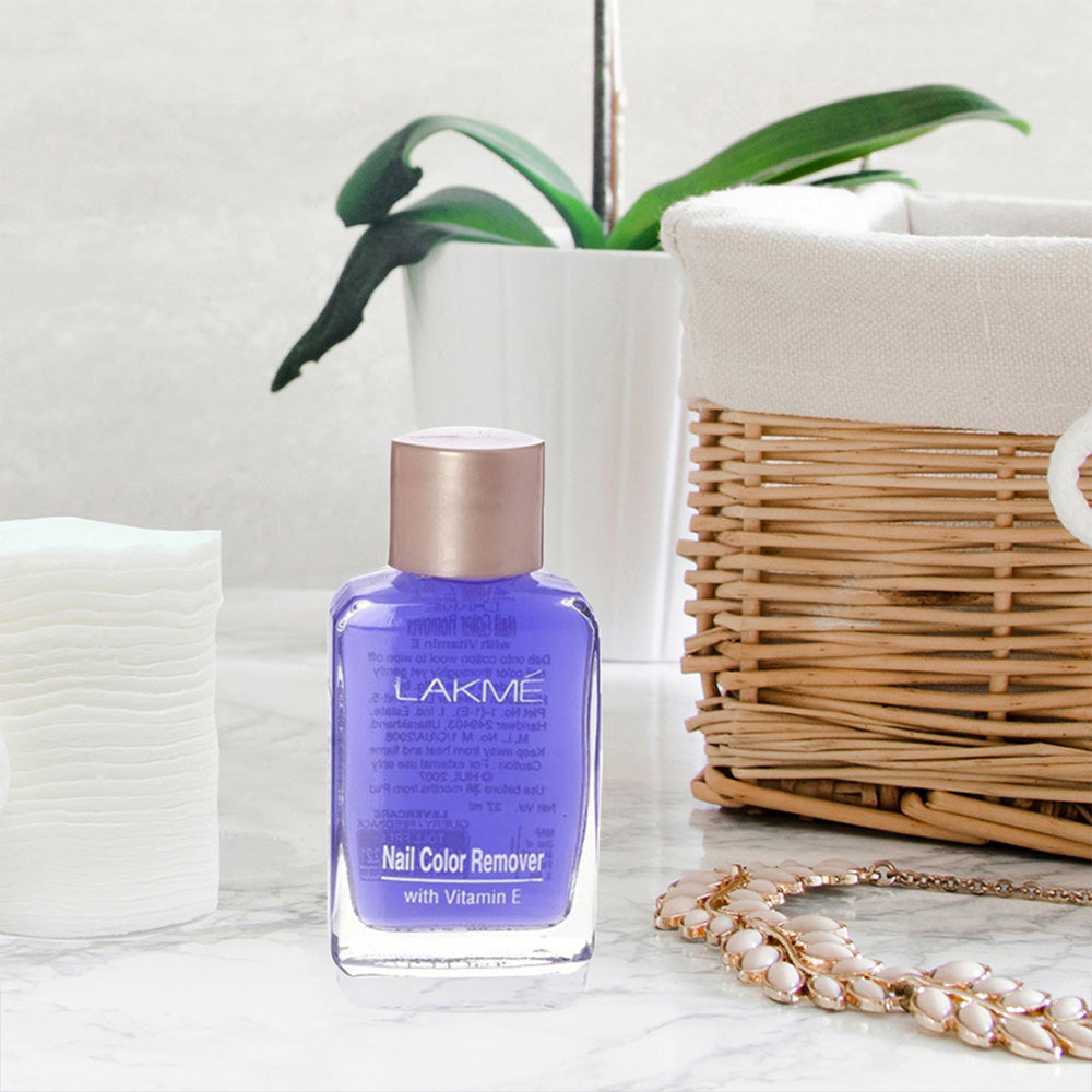 Lakmē Liquid Nail Polish Remover With Vitamin E, 27ml