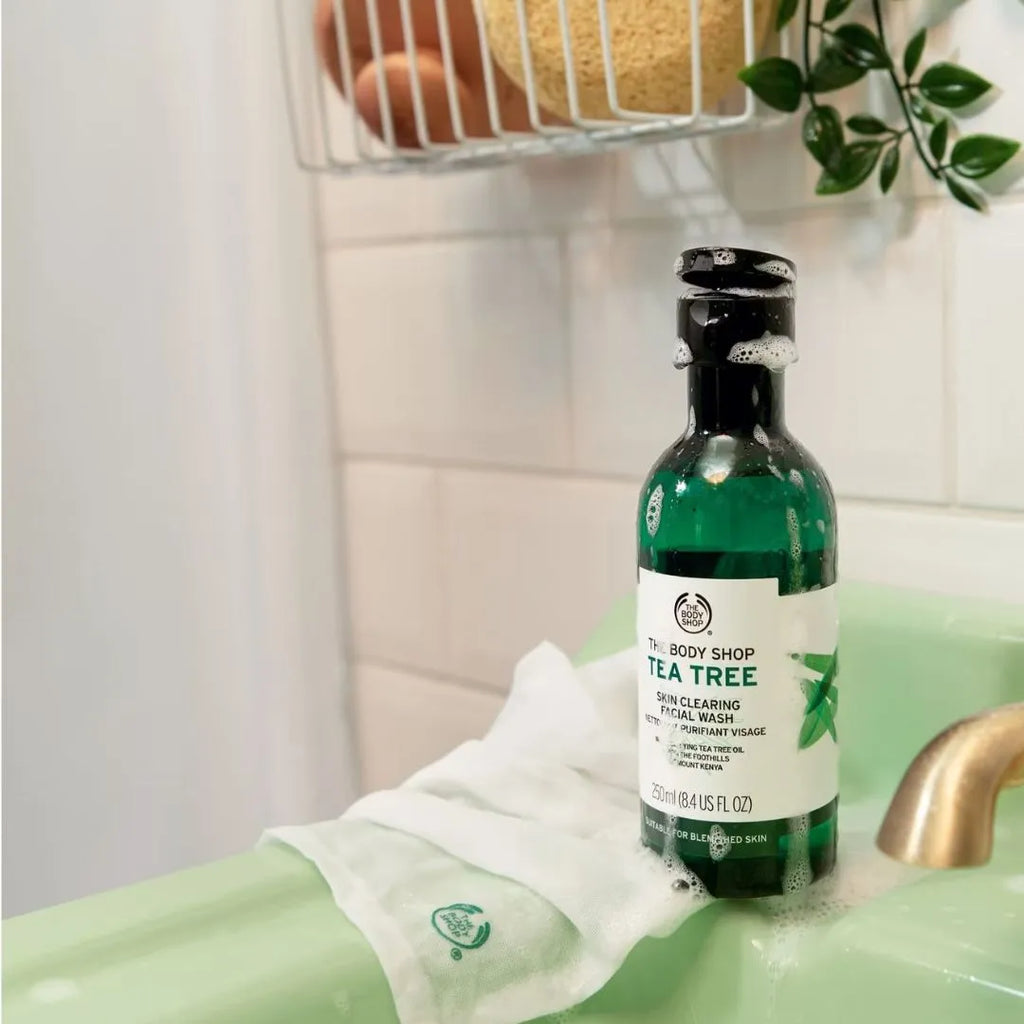 The Body Shop Tea Tree Skin Clearing Facial Wash (250ml)